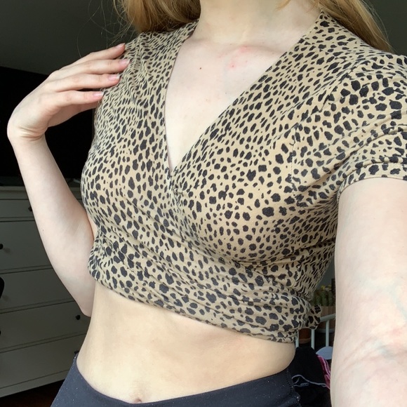 Brandy Melville cheetah print wrap tee - Picture 2 of 3